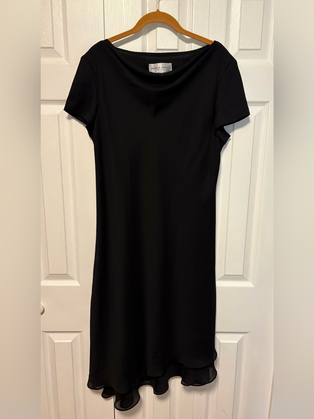 Donna Ricco Simple but Beautiful Black Short-Sleeve Midi Sheath Dress